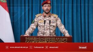 یمنی مسلح افواج کے ترجمان بریگیڈیئر جنرل یحییٰ سریع بیان جاری کرتے ہوئے