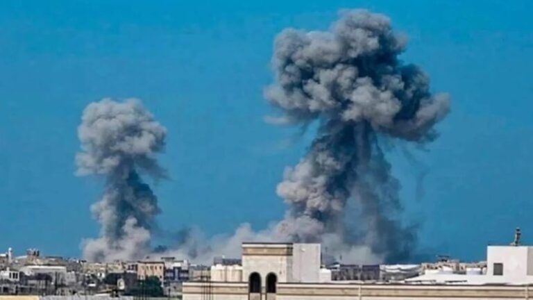 یمن پر سعودی فضائی حملوں کے بعد اٹھتا دھواں