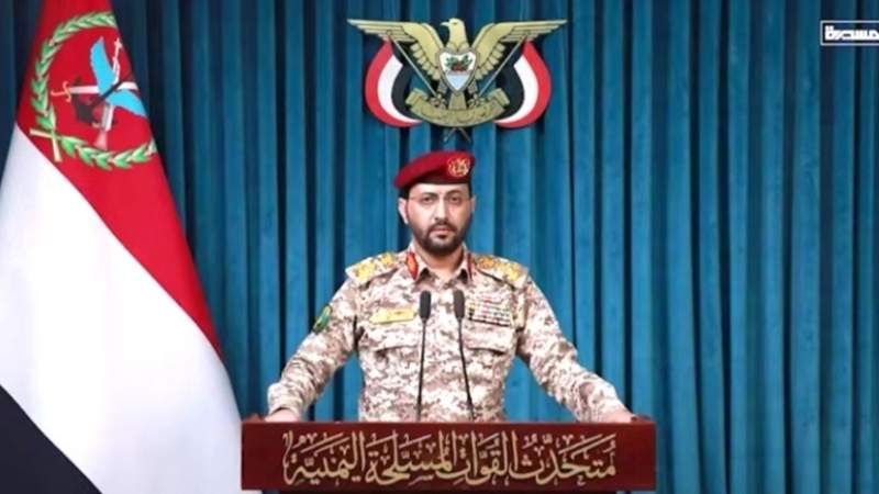 یمنی مسلح افواج کے ترجمان بریگیڈیئر جنرل یحییٰ سریع بیان جاری کرتے ہوئے