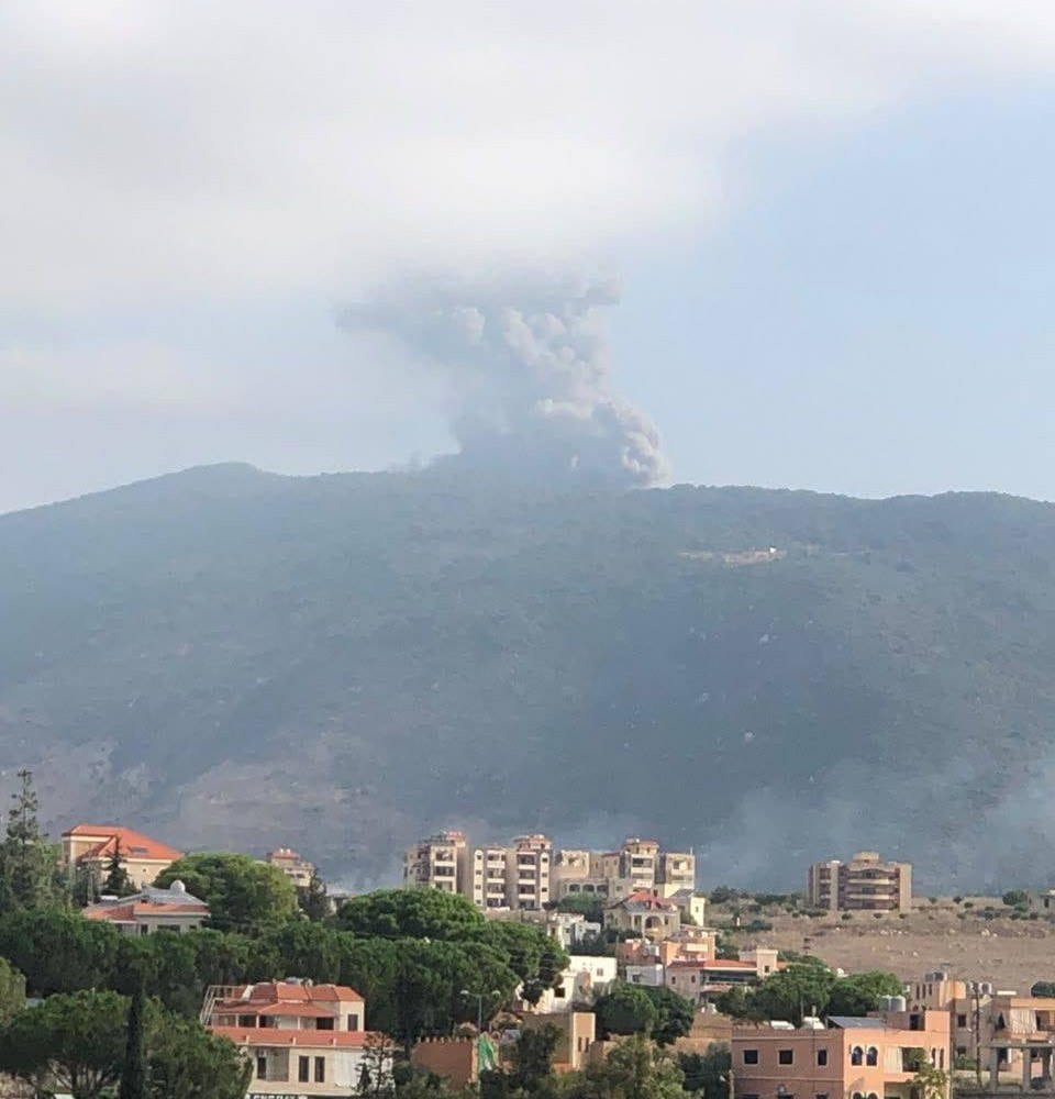 جنوبی لبنان میں اسرائیلی حملے کے بعد اٹھتا دھواں