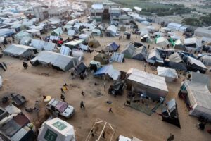 غزہ میں بے گھر فلسطینیوں کے خیموں کی بستی