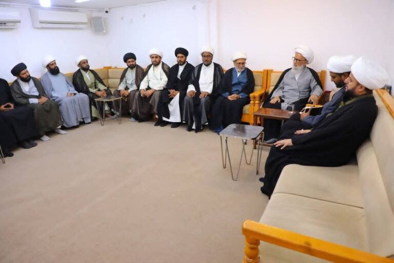 قائد ملت جعفریہ پاکستان کے نجف دفتر کا وفد آیت اللہ العظمیٰ بشیر نجفی کے ساتھ